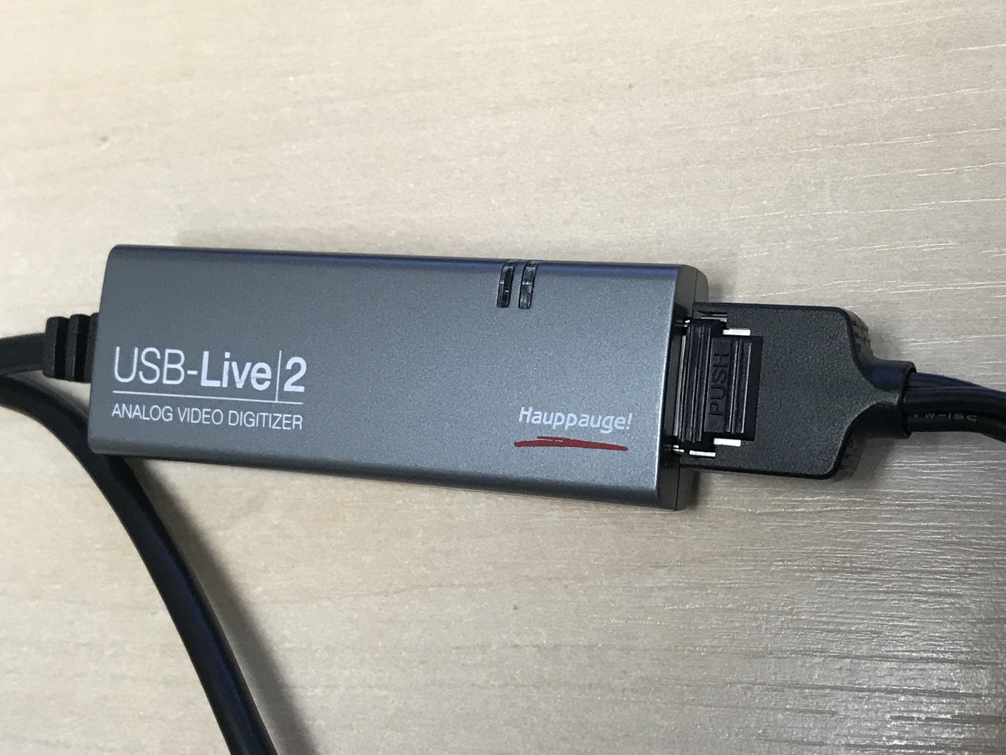 USB-Live2 AV secure cable connector